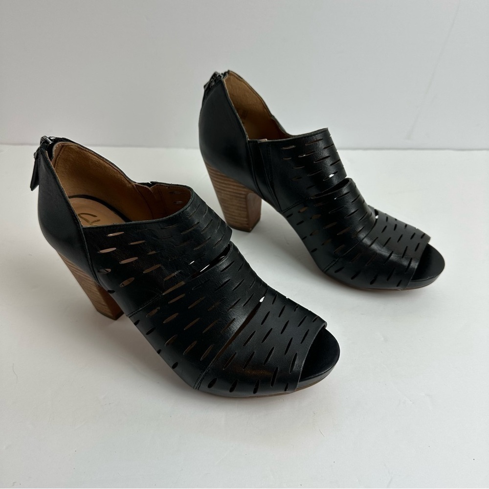 Clarks Artisan Stack Block Booties Women's size 8 or EU 39 Heels Black Peep Toe